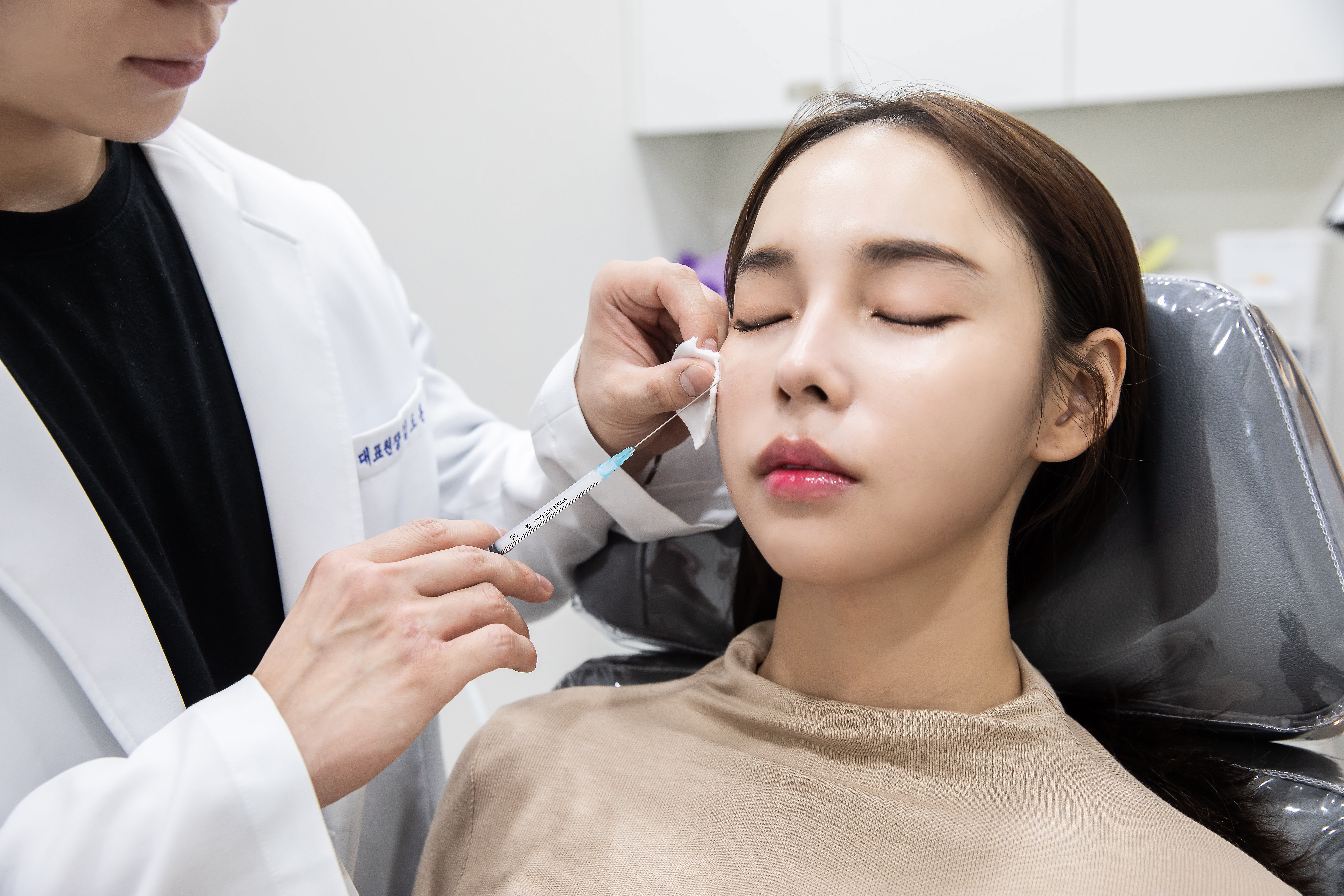 팔자주름이랑 눈밑 꺼짐이 같이 고민인데 강남에서 상담 잘해주는 피부과 추천