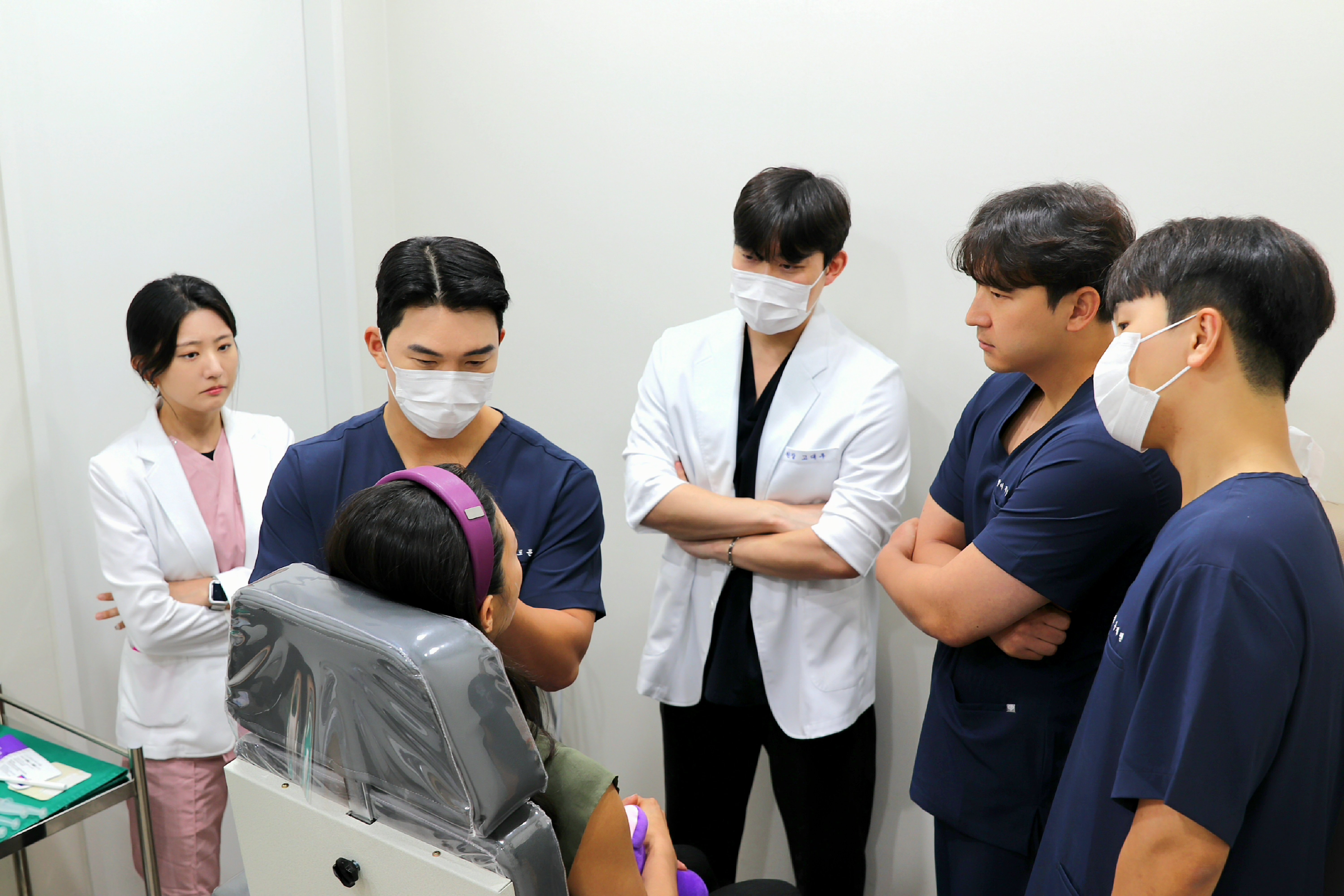 40대인데 피부 탄력이랑 얼굴 볼륨을 같이 관리하려면 강남에서 어떤 피부과가 괜찮아